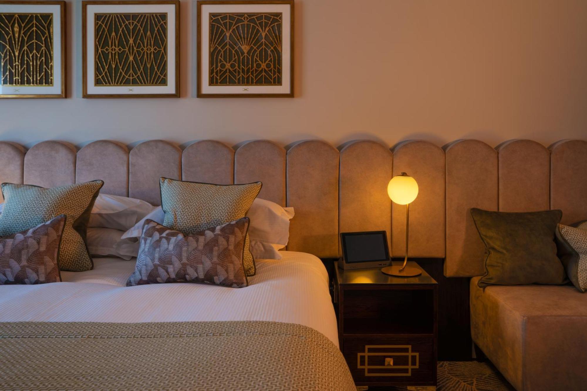 Crossbasket Castle Hotel & Restaurant High Blantyre Esterno foto