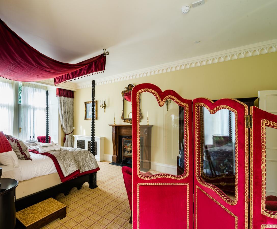 Crossbasket Castle Hotel & Restaurant High Blantyre Esterno foto
