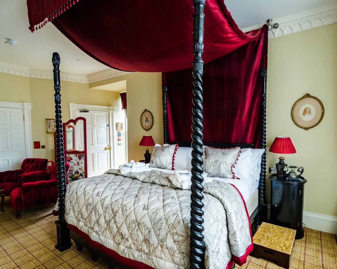 Crossbasket Castle Hotel & Restaurant High Blantyre Esterno foto