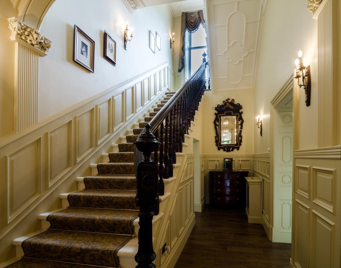 Crossbasket Castle Hotel & Restaurant High Blantyre Esterno foto