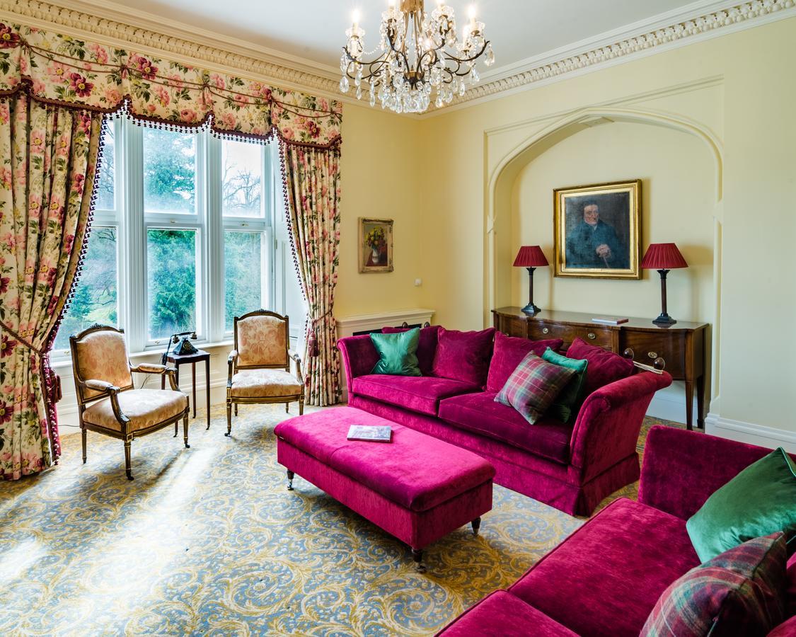 Crossbasket Castle Hotel & Restaurant High Blantyre Esterno foto