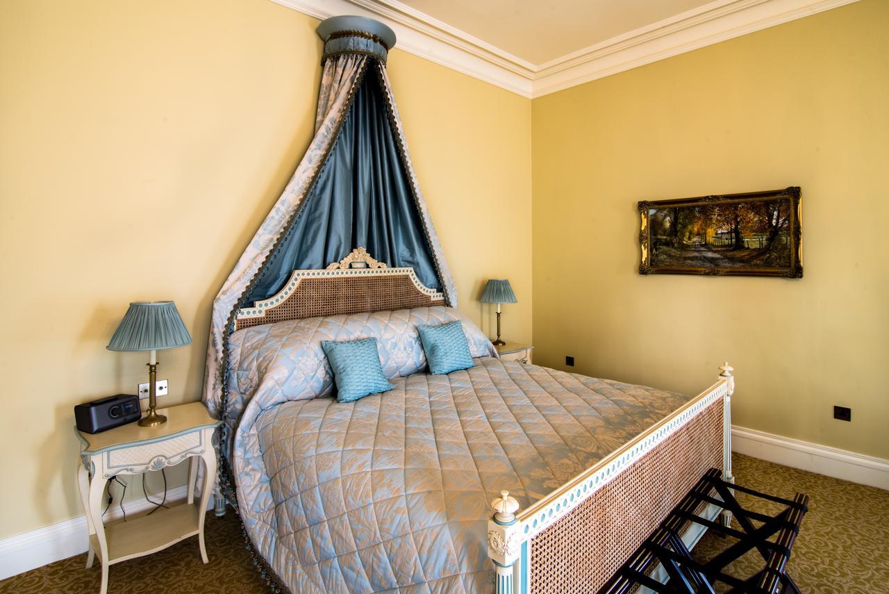 Crossbasket Castle Hotel & Restaurant High Blantyre Esterno foto