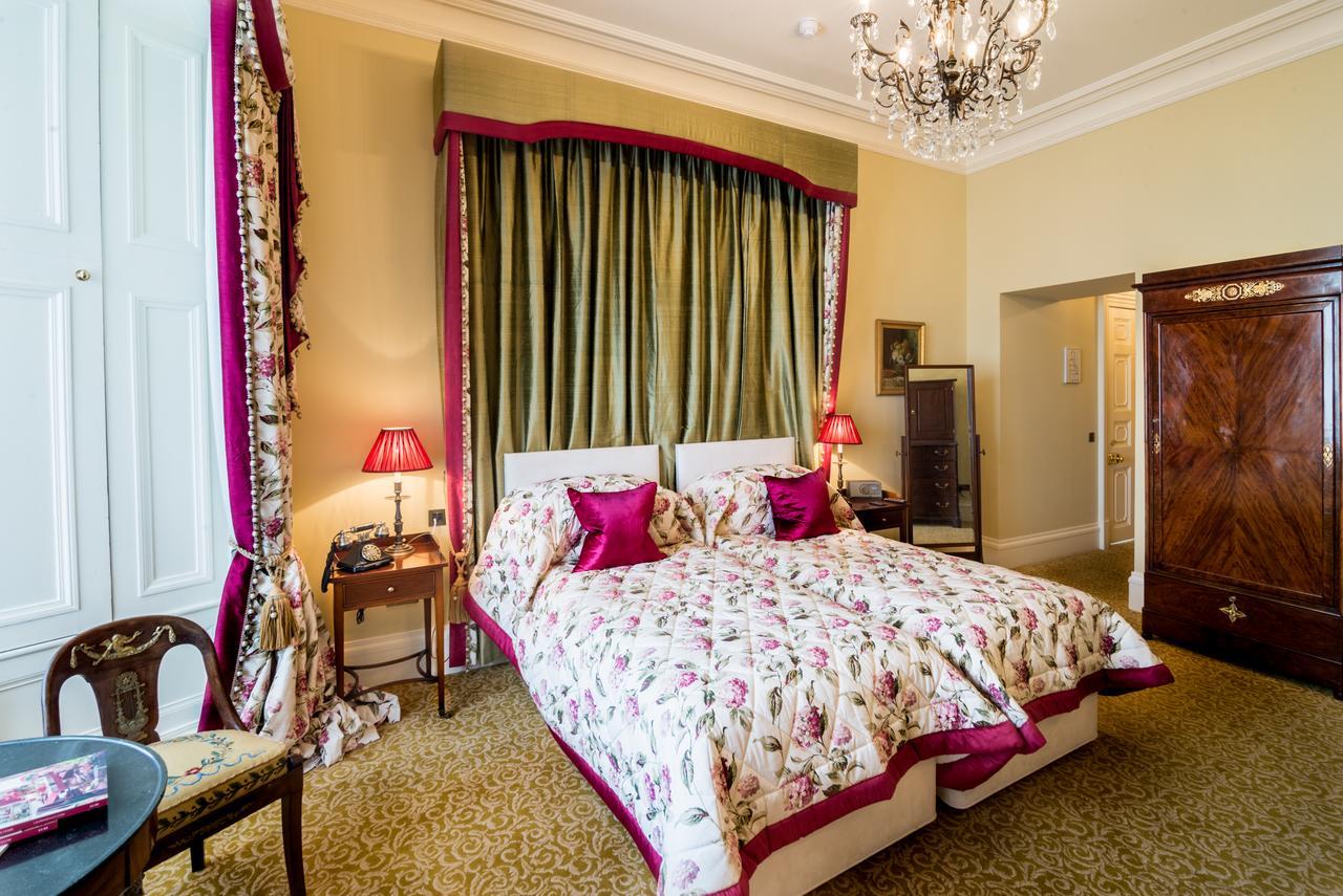 Crossbasket Castle Hotel & Restaurant High Blantyre Esterno foto