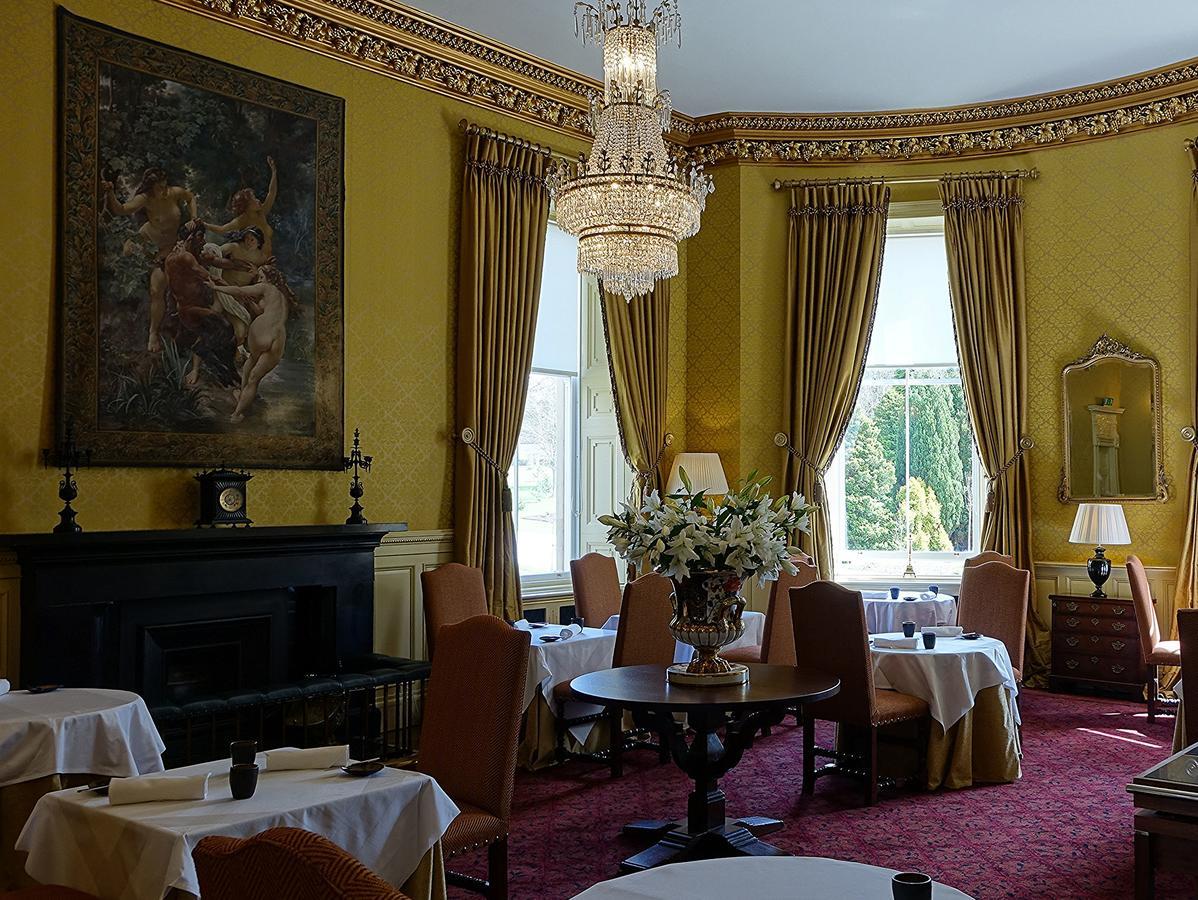 Crossbasket Castle Hotel & Restaurant High Blantyre Esterno foto