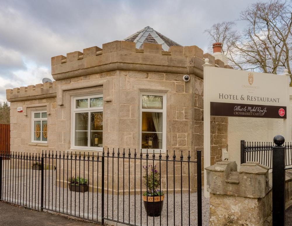 Crossbasket Castle Hotel & Restaurant High Blantyre Esterno foto
