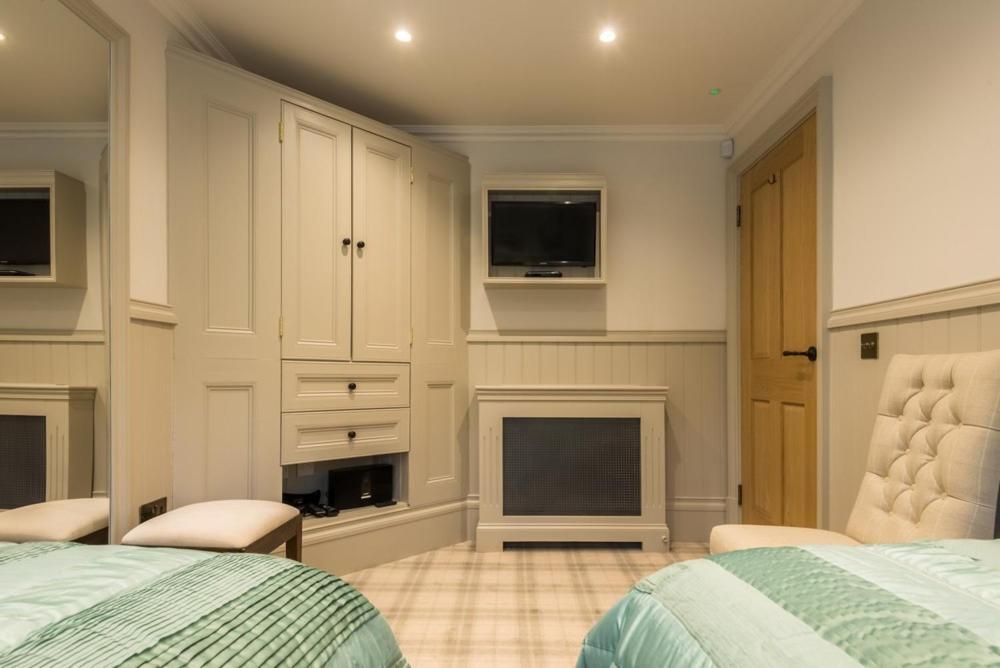 Crossbasket Castle Hotel & Restaurant High Blantyre Esterno foto